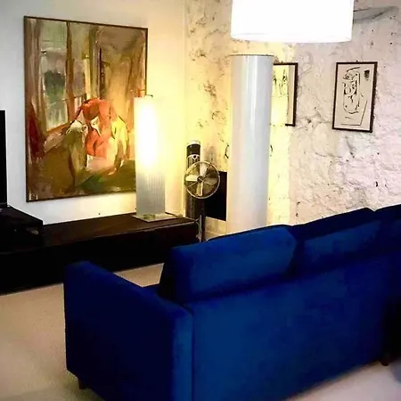 Large North Marais Apartment *
