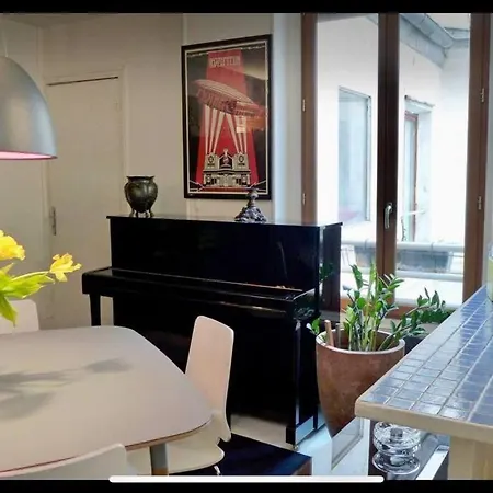 Large North Marais Apartment *
