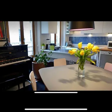 Apartment Large North Marais Paris