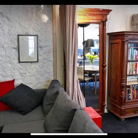 Large North Marais Apartment *