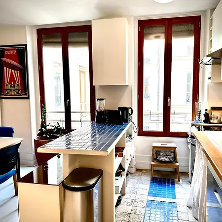 Apartment Large North Marais Paris