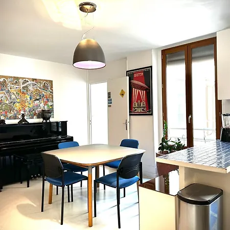 Apartment Large North Marais Paris