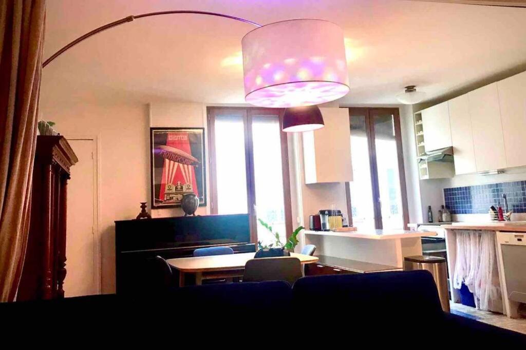 Large North Marais Appartamento